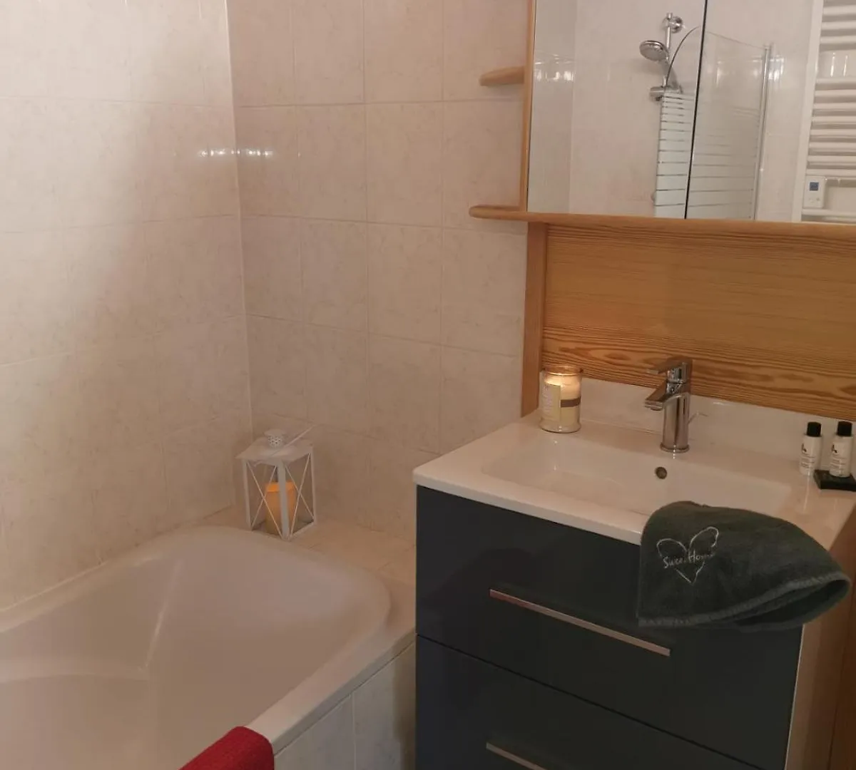 Demi-Chalet L'Ancolie -- Prox Pistes Les Carroz d'Araches Appartement